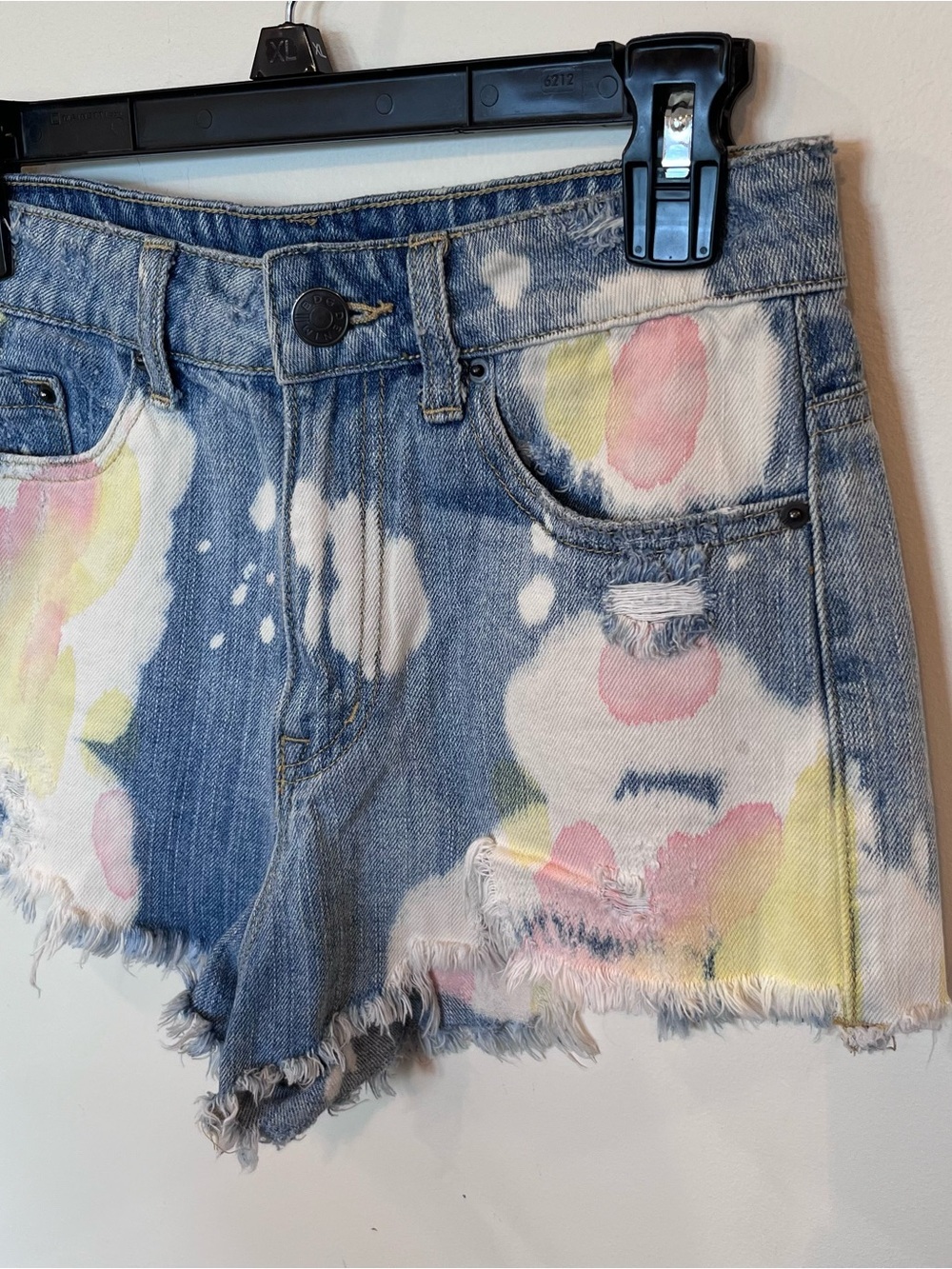 BDG Urban Outfitters Jean Shorts Paint Splatter Tie Dye Raw Ham Cheeky Size 26 - Picture 2 of 7